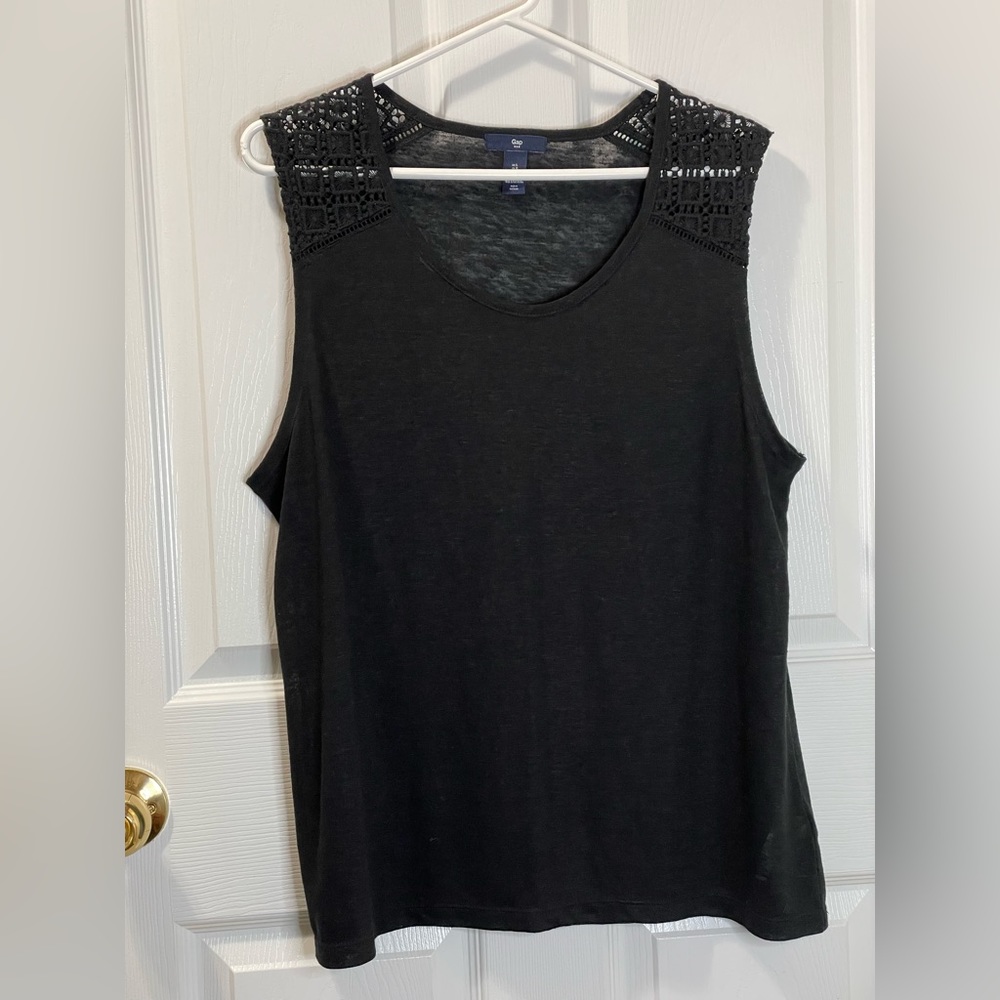 Black sleeveless shirt